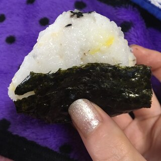 残りご飯で爽やか塩レモンおにぎり